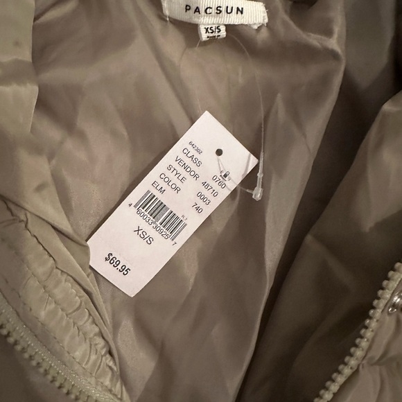 PacSun cropped puffer coat - Picture 9 of 9